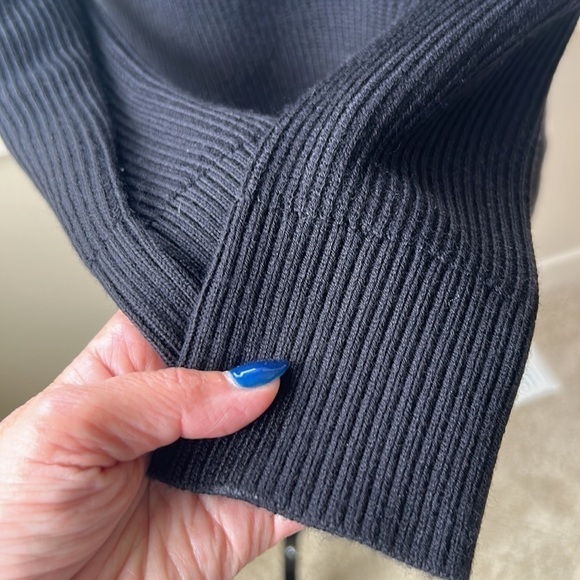 ATHLETA women’s Vneck black sweater size XS - Picture 3 of 9